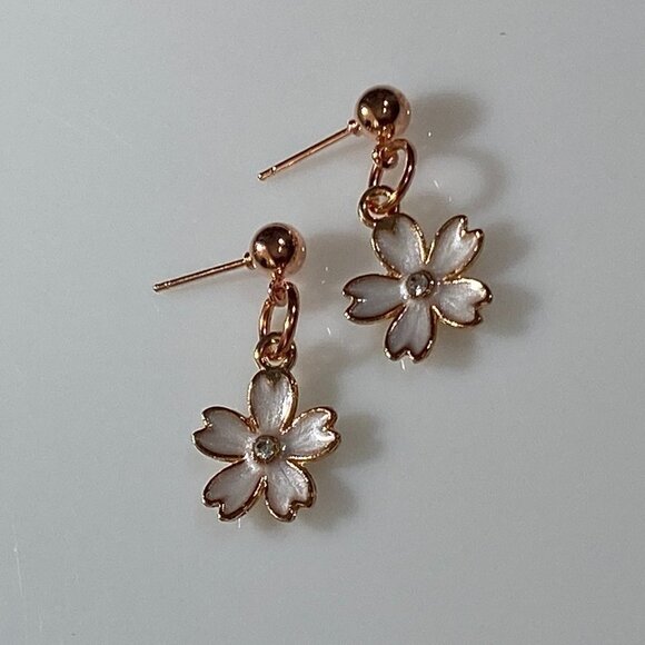 ❤️ Rose Gold Daisy Enamel & Cubic Zirconia Drop Earrings - Picture 5 of 10